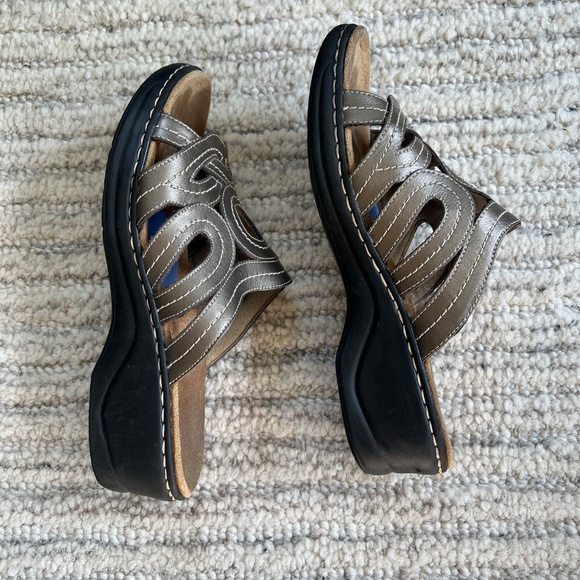 Clarks Bendables Metallic Lexi Sycamore Sandals, size 11 - Picture 3 of 6